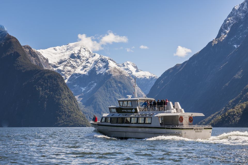 Milford Track: Full Day Guided Hike and Nature Cruise