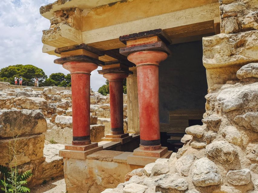 Minoan Path: Knossos Palace, Winery Visit, Lunch at Archanes