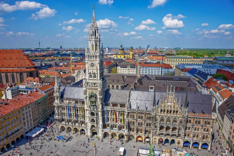 Munich City: Marienplatz and English Garden Walking Tour