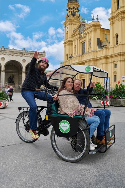 Munich: Old Town and English Garden Rickshaw Tour