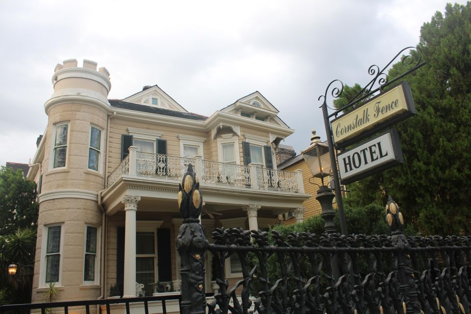 New Orleans: Ghosts & Spirits Interactive Walking Tour