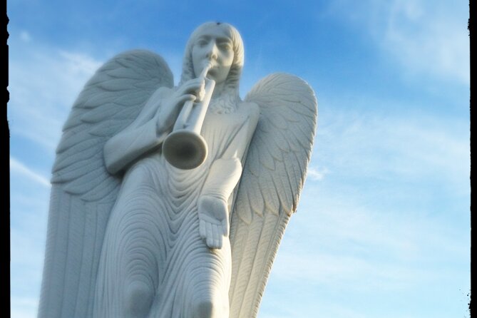 New Orleans Metairie Cemetery Tour: Millionaires and Mausoleums - Notable Figures and Stories