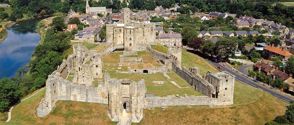 Newcastle: Alnwick and Warkworth Castle Guided Tour