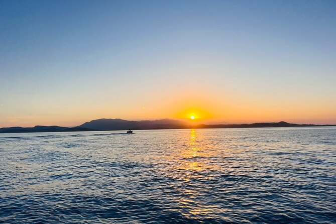 Night Snorkeling and Boat Experience With Appetizer and Drinks