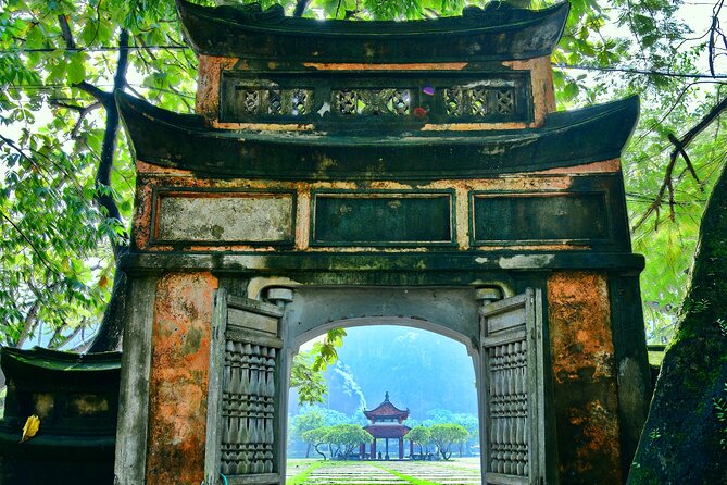 Ninh Binh Group Tour of 11 From Hanoi via Mua Cave, Tam Coc, Hoa Lu