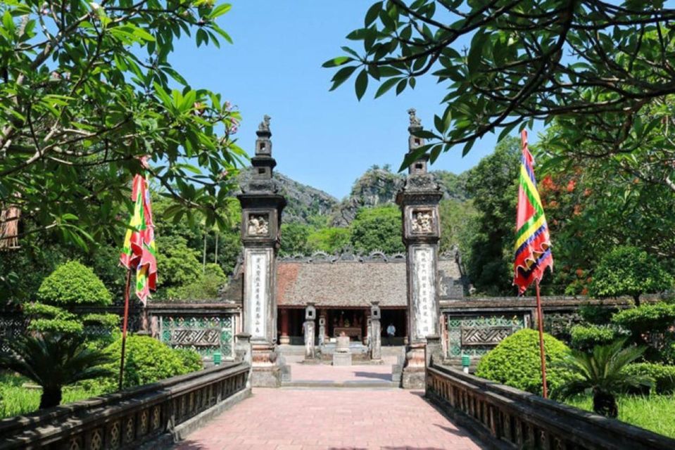 Ninh Binh Private Tour: Van Long – Hoa Lu – Mua Cave