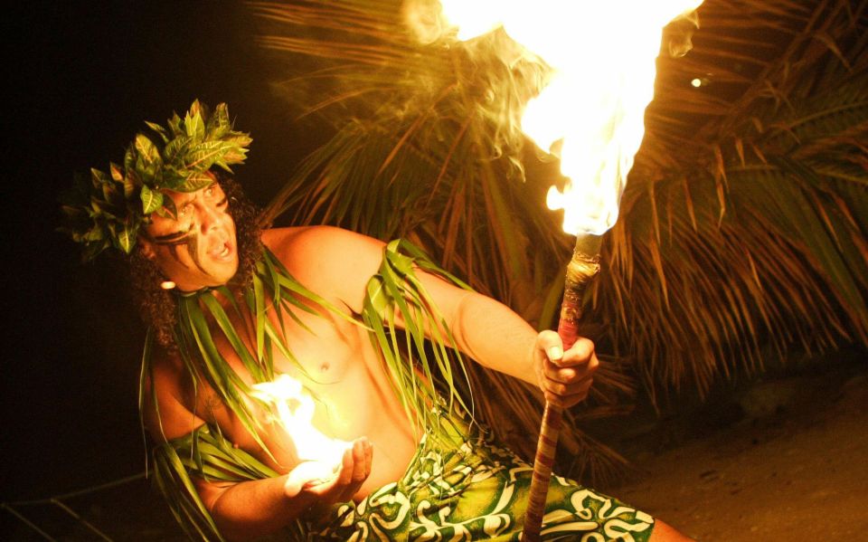 Oahu: Germaines Traditional Luau Show & Buffet Dinner