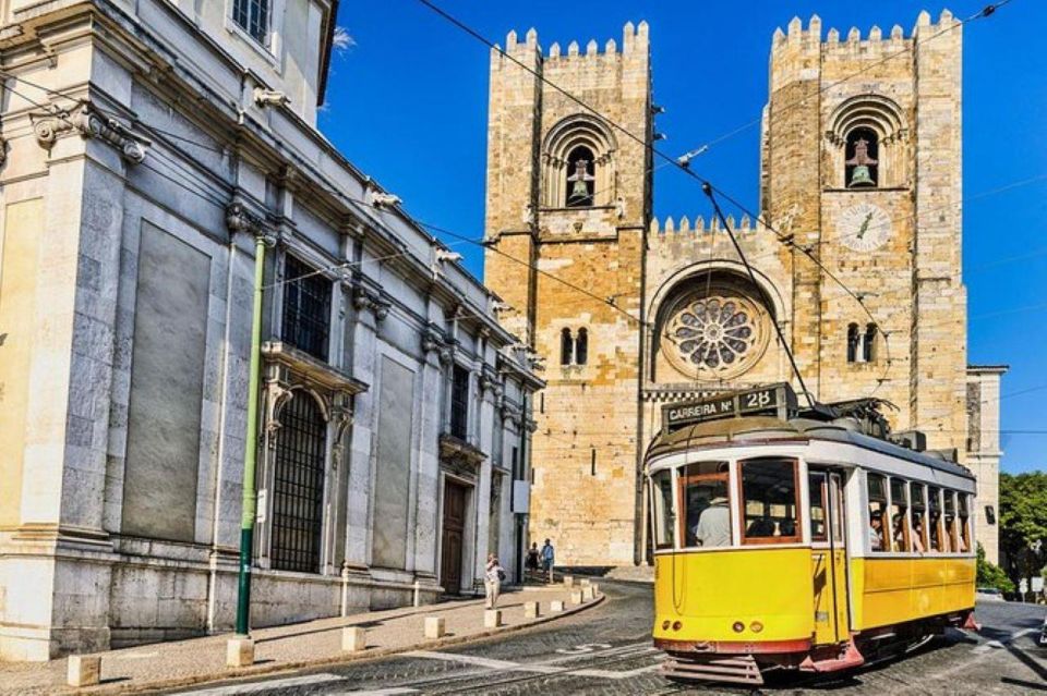 Old Town of Lisbon on Board of a Tuk Tuk- 1hour