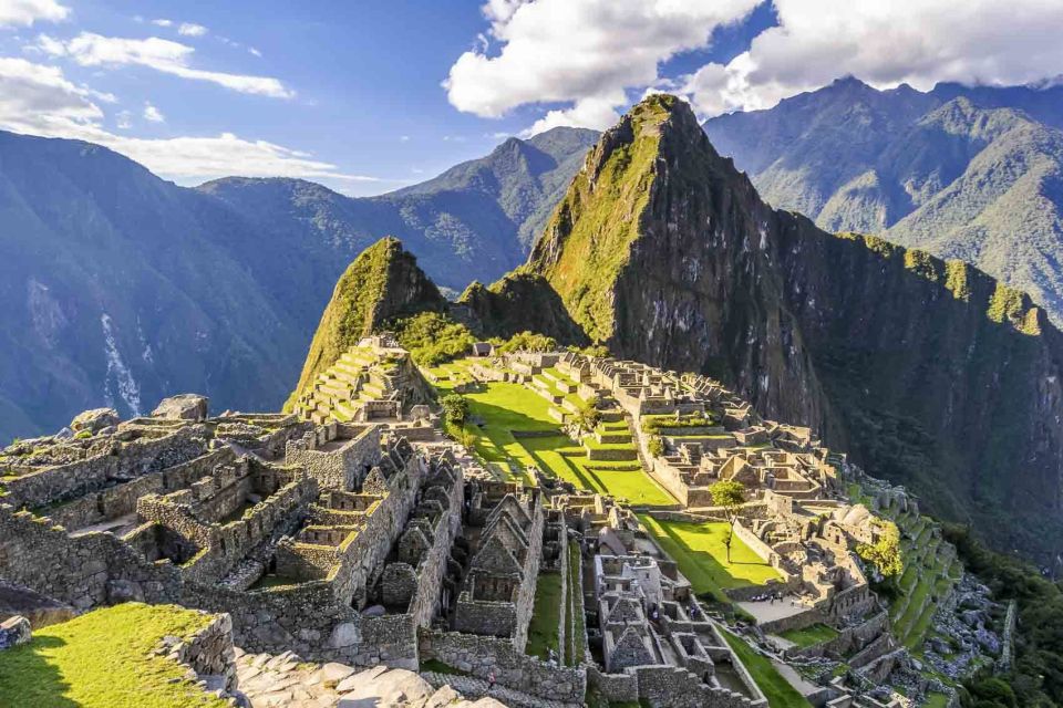 Ollantaytambo: Vistadome Round-trip Train to Aguas Calientes