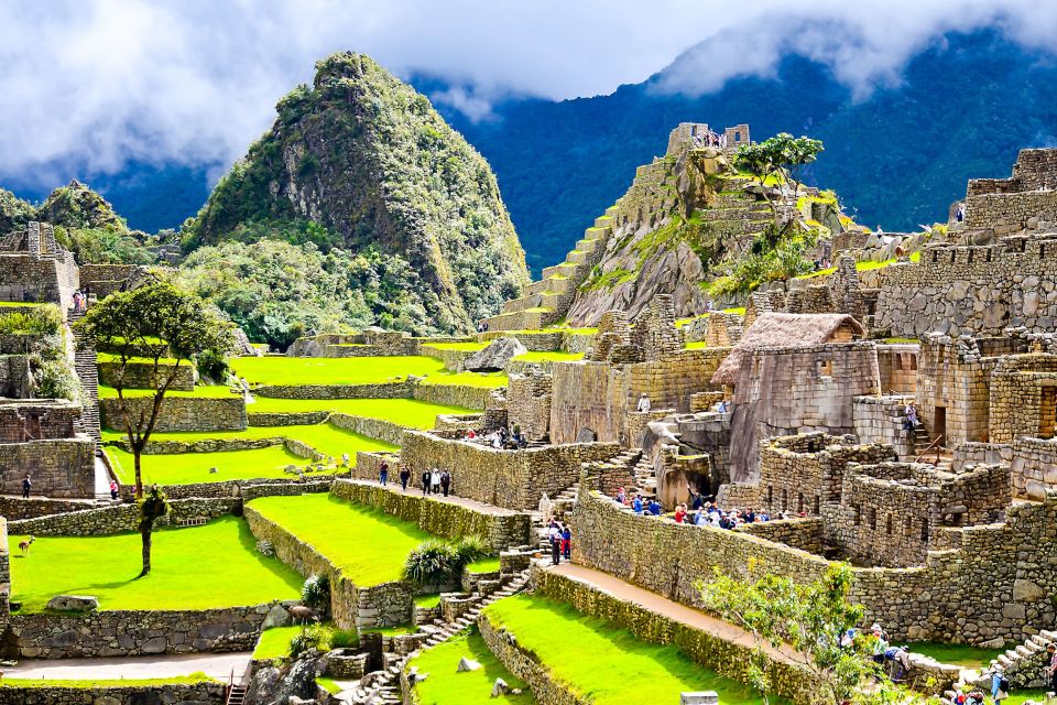 Ollantaytambo:Round-trip Expedition Train to Aguas Calientes