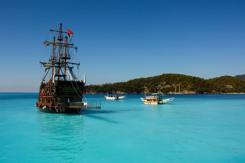 Ölüdeniz: Pirate Boat Cruise With Swim Stops and Lunch