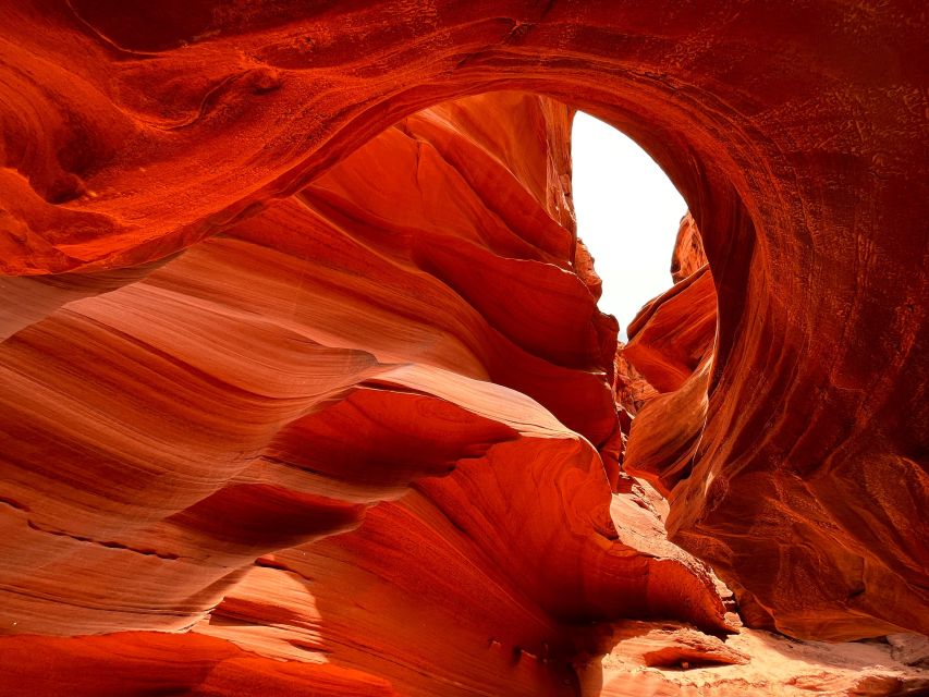 Page: Traditional Navajo Hogan Stay & Antelope Canyon Tour - Experience Overview