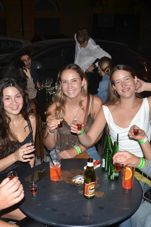 Palermo: Guided Bar Crawl With Shots and Discounts on Drinks