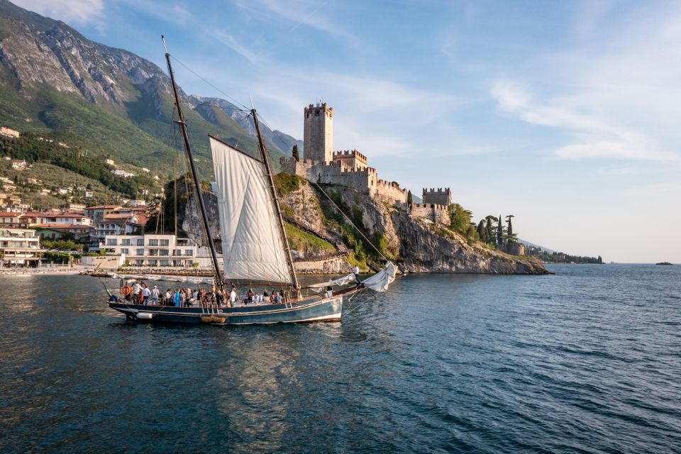 PANORAMIC CRUISE ON HISTORICAL SAILBOAT