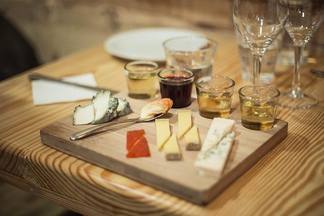 Paris Cheesemaking Workshop Including Wine and Cheese Tasting With an Expert