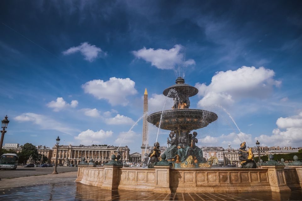 Paris: Louvre Museum Entry Ticket & Garden Walking Tour