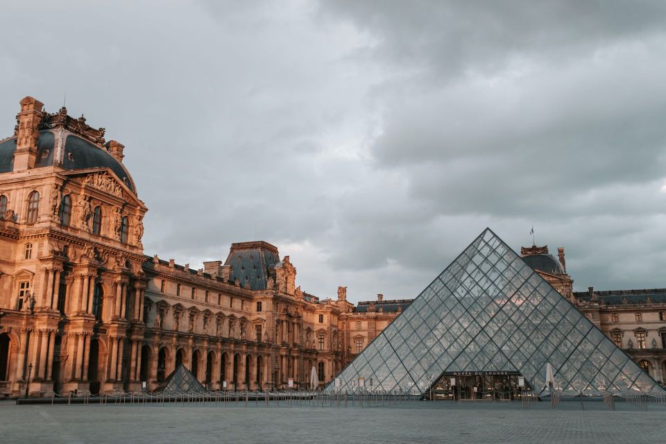 Paris: Private Skip-the-Lines Orsay and Louvre Museum Tour