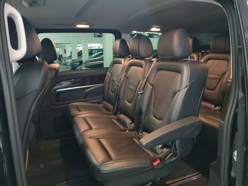 Paris: Private Transfer Château Versailles Van 7 People 4H