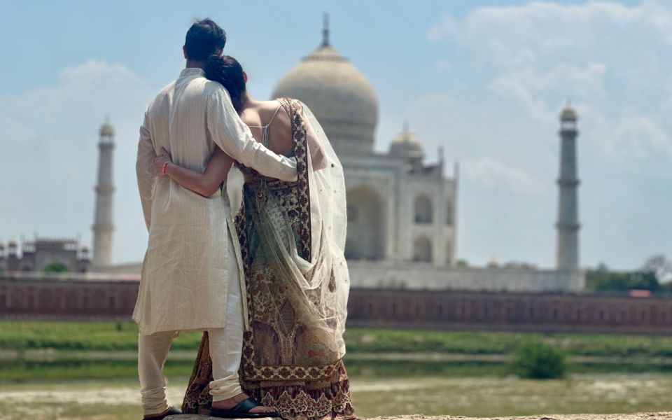 Photoshoot Tour at the Taj Mahal From Delhi