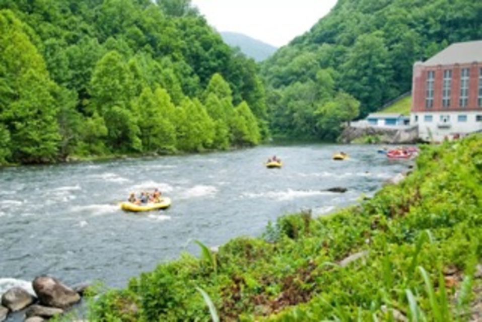 Pigeon Forge: Family-Friendly Floating Tour at the Smokies