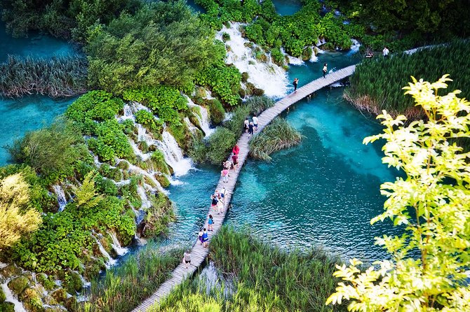 Plitvice Lakes Economy Group Tour From Split or Trogir