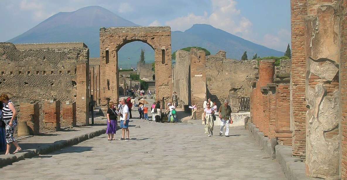 Pompei: Pompeii Private Tour With Skip-The-Line Entry