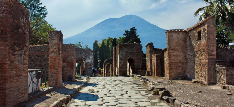 Pompeii: 2-Hour Walking Tour With Professional Guide