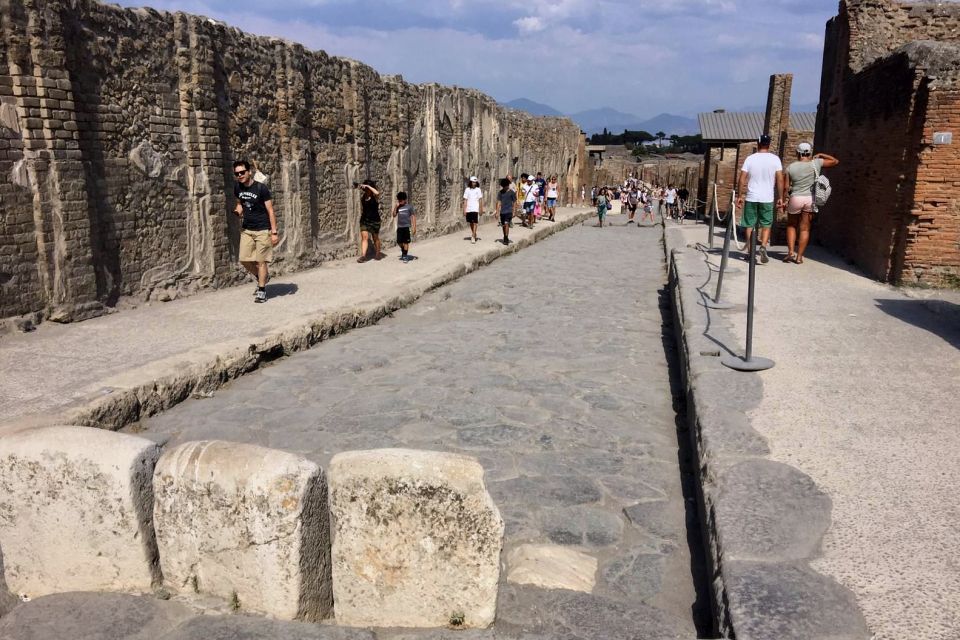 Pompeii: Guided Walking Tour With Entrance Ticket