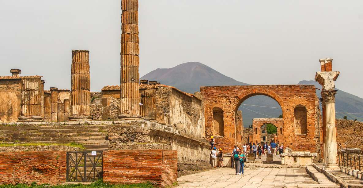 Pompeii: Small Group Guided Tour and Skip-the-Line Ticket