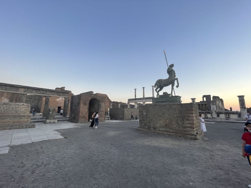 Pompeii: the Forum & via Dell Abbondanza - Overview of Pompeiis Archaeological Site