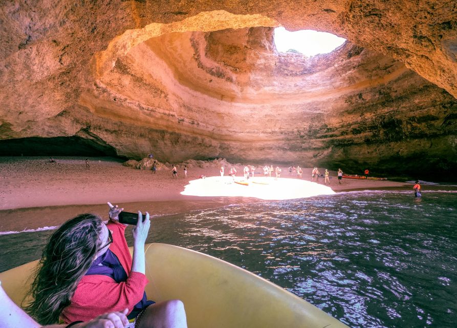 Portimão: Benagil Grottoes Boat Cruise