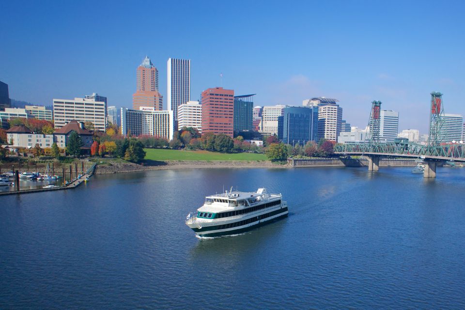 Portland: Happy Hour Sightseeing Cruise