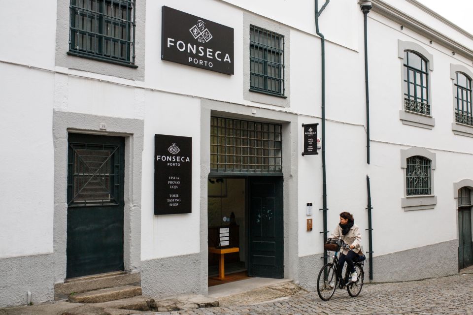 Porto: Cellar Tour, Dinner & Fado Show at Fonseca