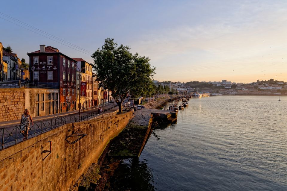 Porto City Tour With Lunch, River Cruise & Port Tasting - Explore Portos Historical Center