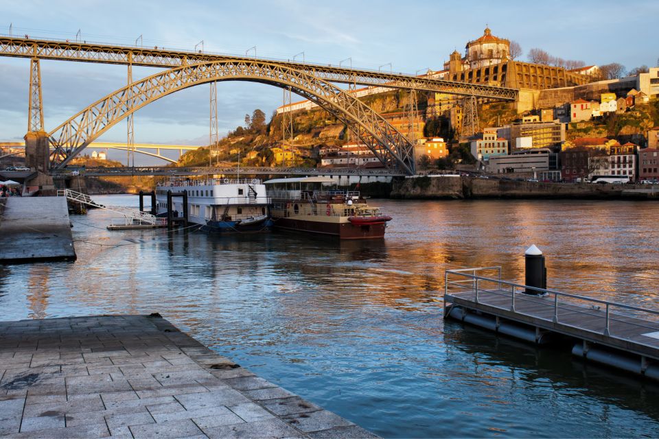 Porto: First Discovery Walk and Reading Walking Tour