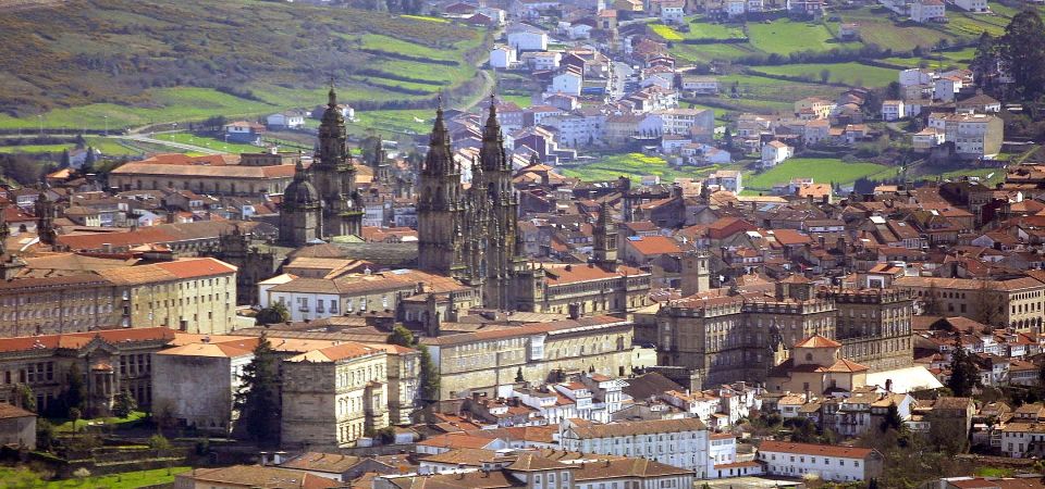 Porto: Private Santiago Compostela & Valença Do Minho Tour