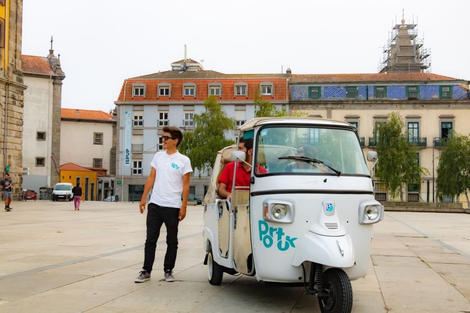 Porto: Private Tuk-Tuk Tour With Short Walks and Wine