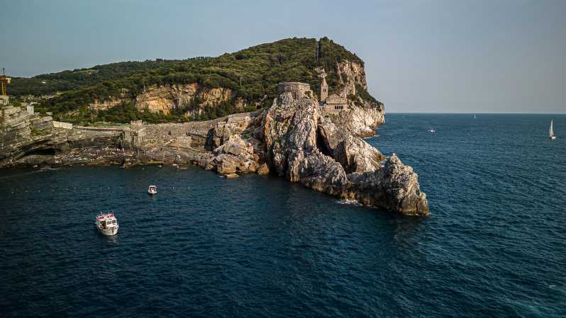 Portovenere: Islands Private Boat Trip With Meal on Board