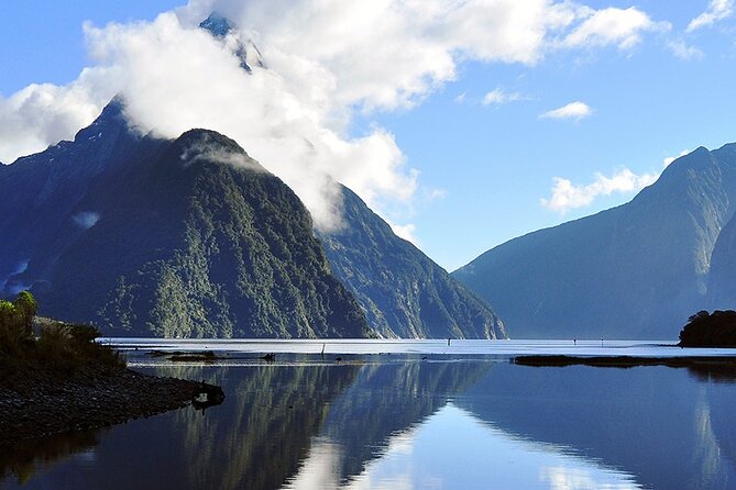 Premium Milford Sound and Te Anau Highlights 2 Days Small Group Tour