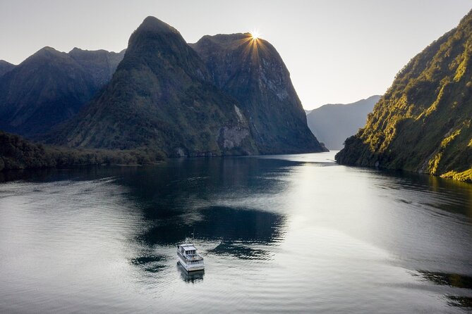 Premium Milford Sound Cruise Including Lunch