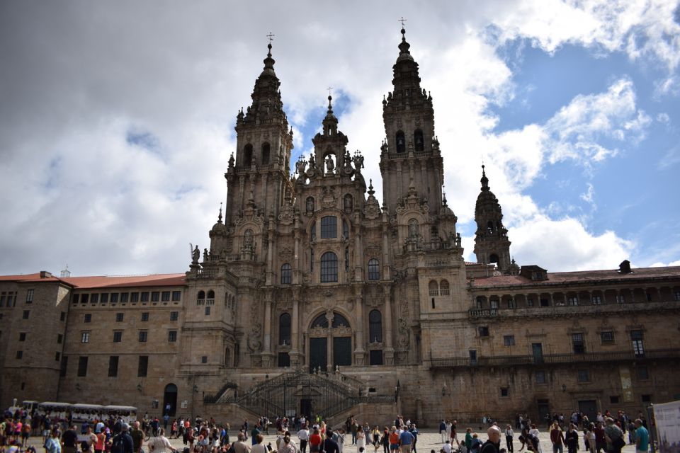 Premium Porto Santiago Compostela Tour, Lunch & Wine Tasting