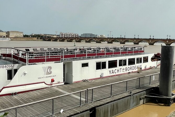 Prestige Commented Cruise Glass of Wine and Canelé in Bordeaux