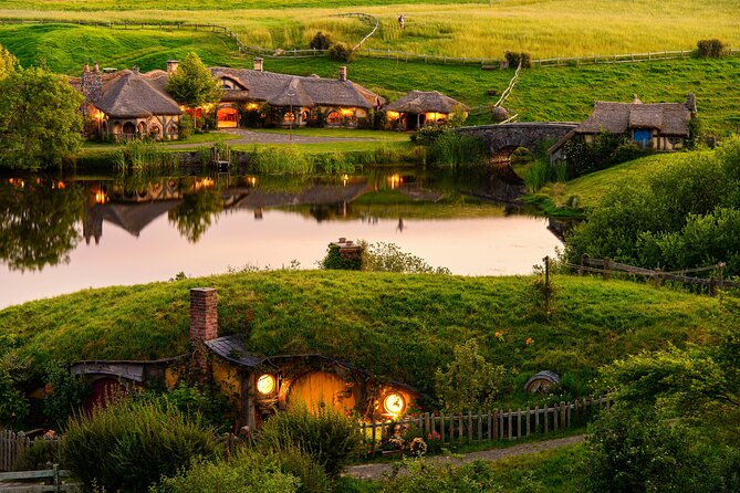 Private 3 Days Tour From Auckland: Hobbiton, Hamilton, Rotorua & Waitomo Caves