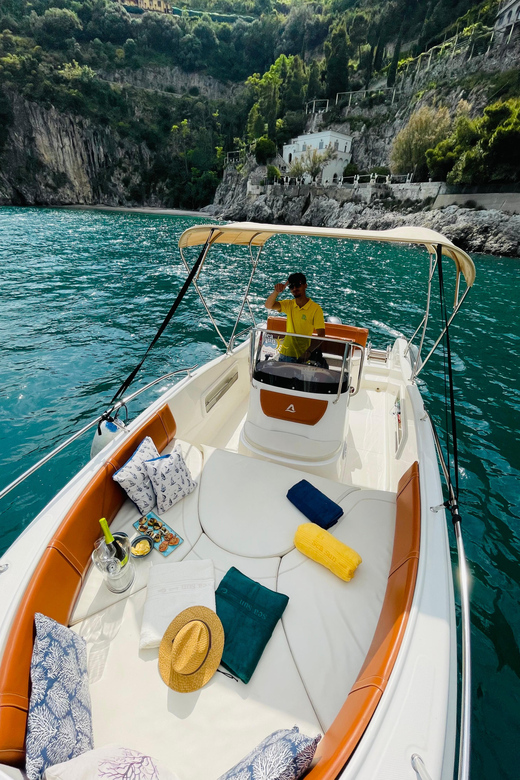 Private Boat Tour of the Island of Capri