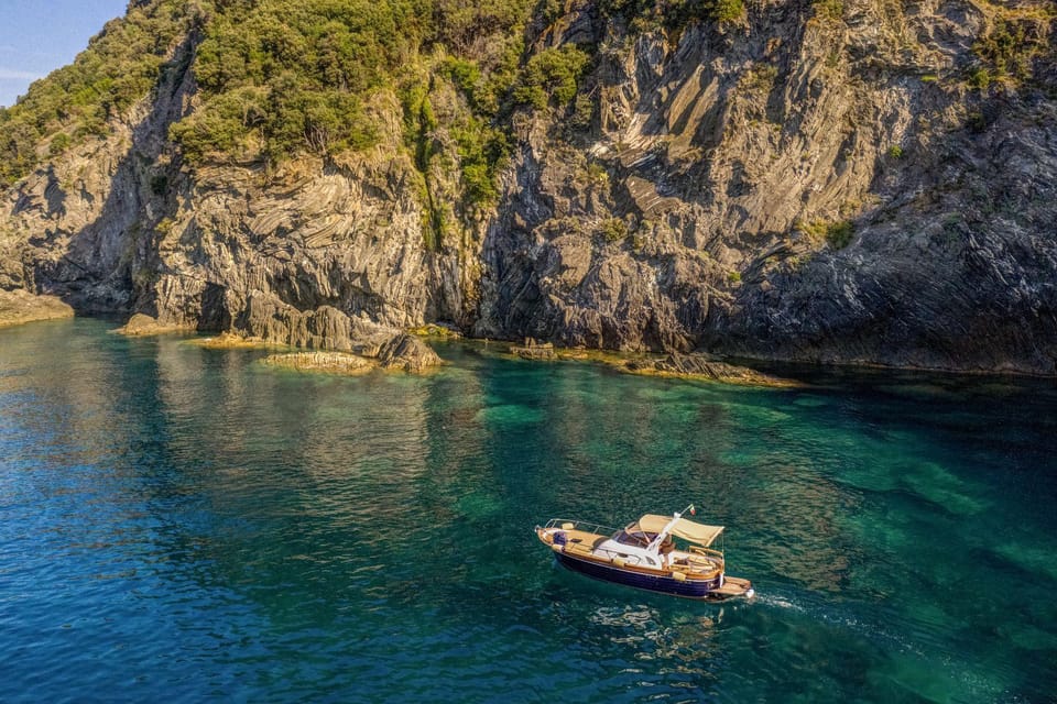 Private Boat Tour to the Gates of the Cinque Terre (FD)