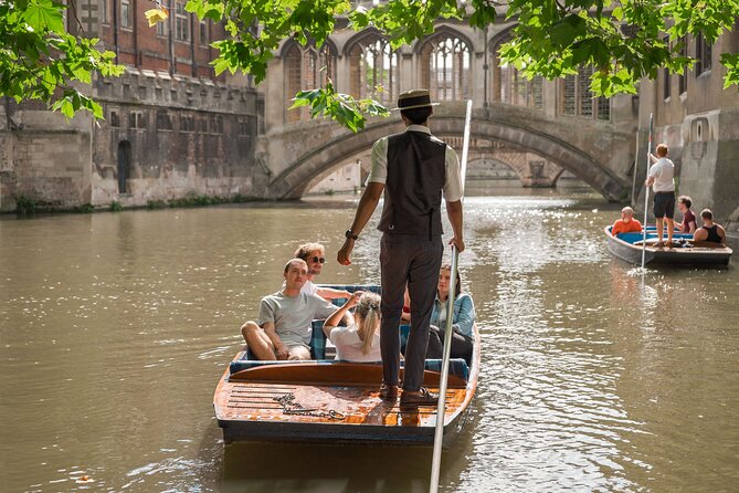 Private | Cambridge Uni Walking Tour & Punting Tour Led By Alumni