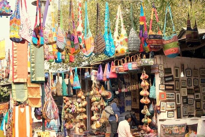 Private Custom Shopping Tour: Delhis Bustling Markets