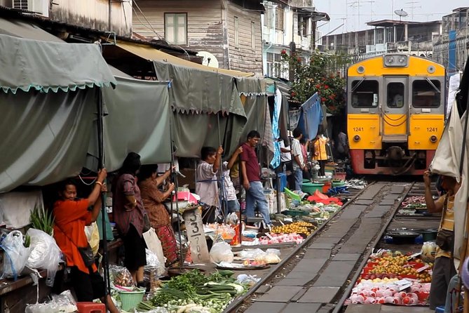 Private Damnoen Saduak Floating Market and Train Market Tour - Unique Experiences