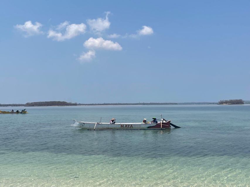 Private Day Tour to Pink Beach-Sand Island-Gili Petelu