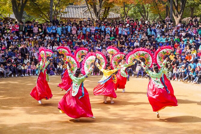Private Day Trip to Korean Folk Village and Hwaseong Fortress